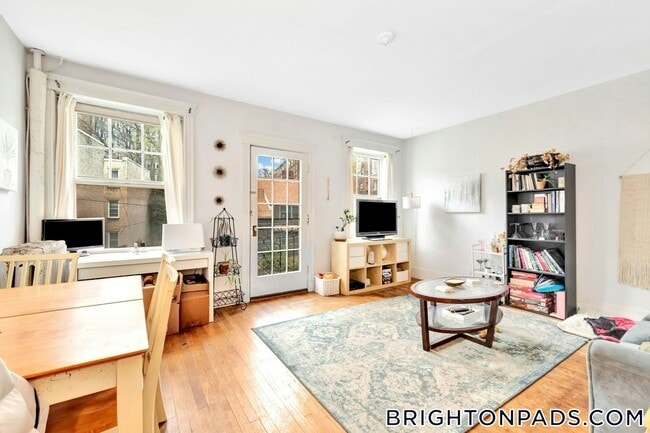 Photo - 106 Strathmore Rd Unit 3