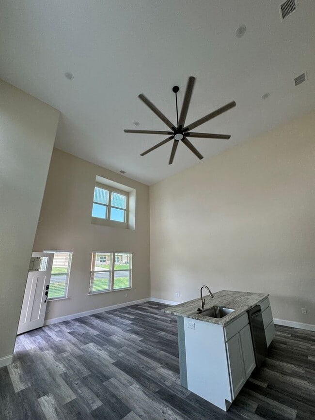 PEASTER ISD - HIGH CEILINGS - NO WATER BILL - PEASTER ISD - HIGH CEILINGS - NO WATER BILL Townhome