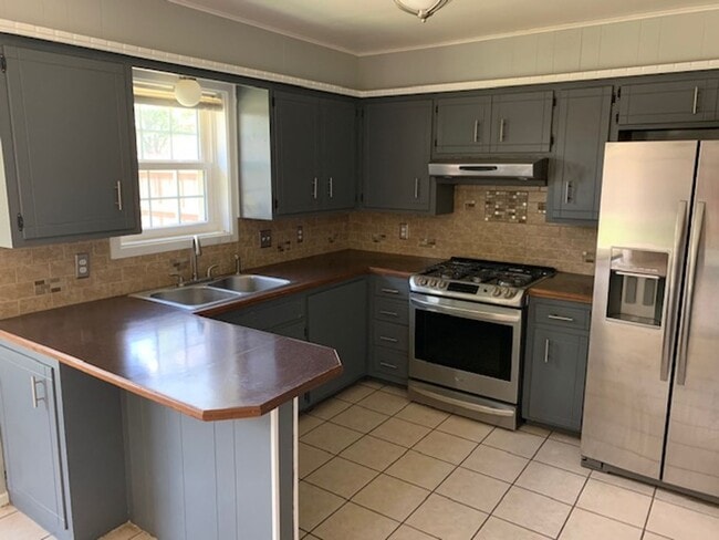 Photo - Southwest Lubbock Clean 3/2/2 with nice yard!