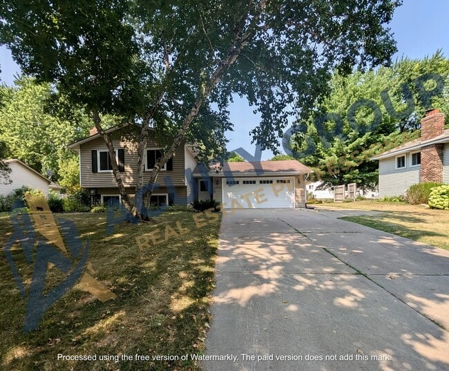 Building Photo - 10207 Pilgrim Ln N