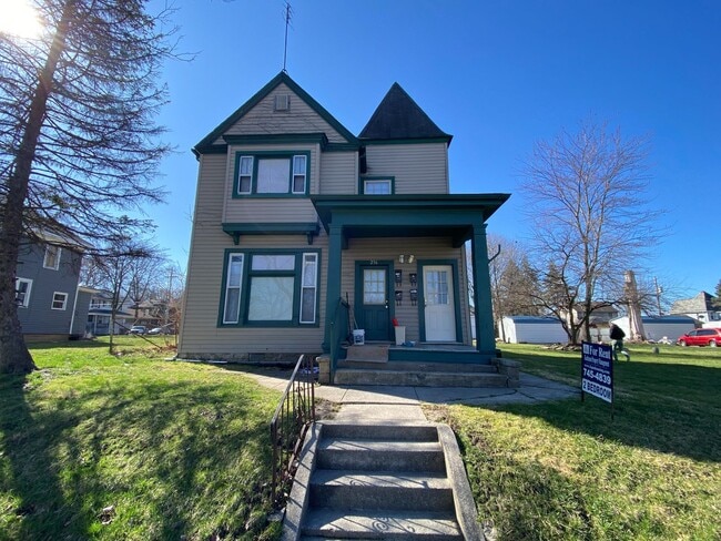 Building Photo - 236 E Dewald St Unit Apt 4