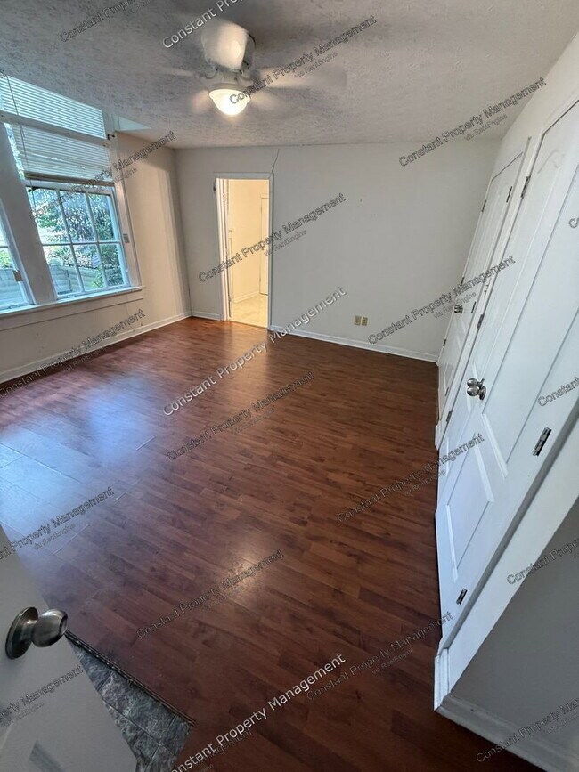 Photo - 1166 Bond St Unit 2