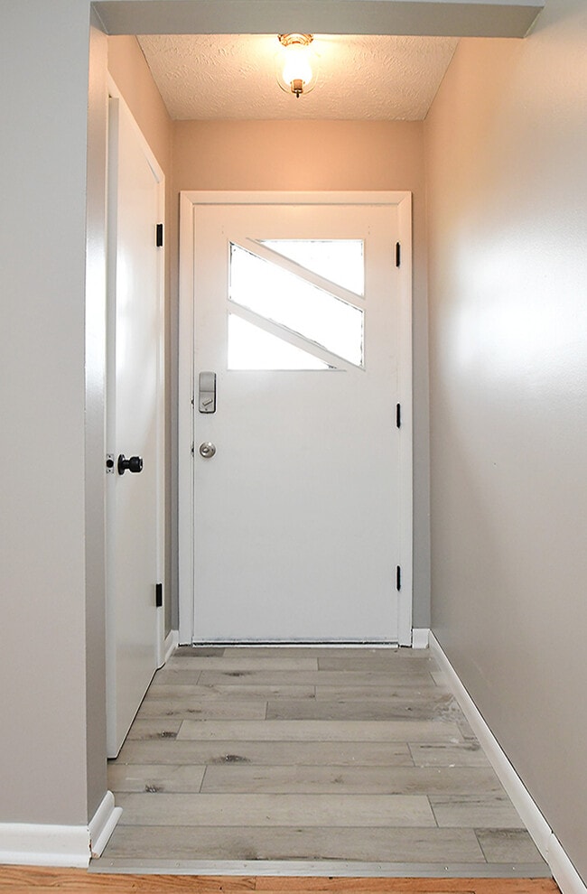 Photo - 6939 Binney St