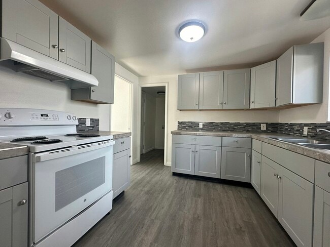 Building Photo - 827 16th St