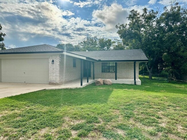 Building Photo - 135 Stephanie Dr