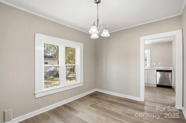 Photo - 9030 Reid St