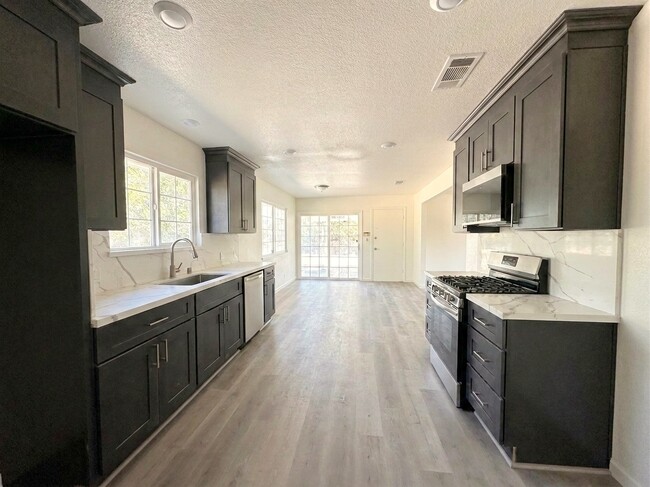 Photo - 15050 Cottage Ave