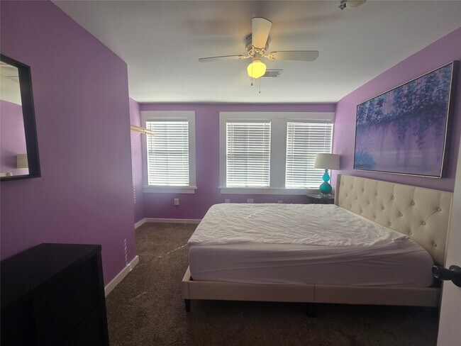 Photo - 1119 Broadway Avenue J