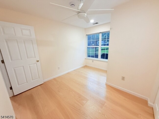 Photo - 2088 Edward Ct