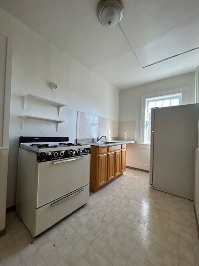Photo - 1 Bed 1 Bath- with Hardwood Floors in Down... Unit 17