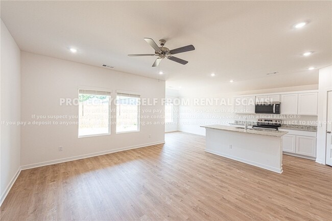 Photo - 420 Raegan St