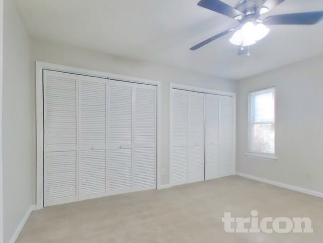 Photo - 623 Lockhart Ct NE