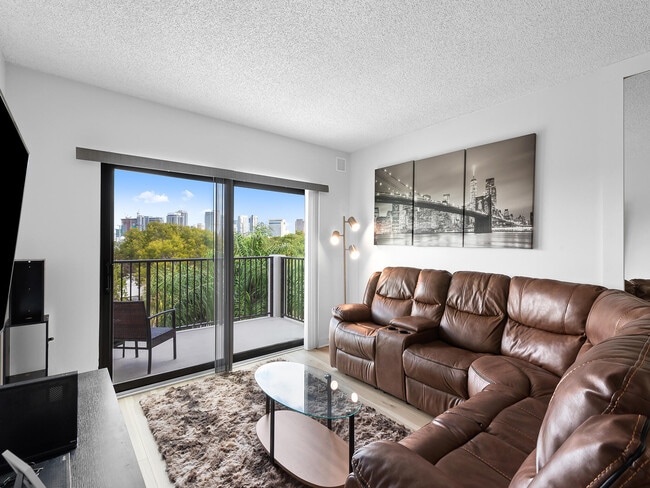 Building Photo - 900 River Reach Dr Unit 406