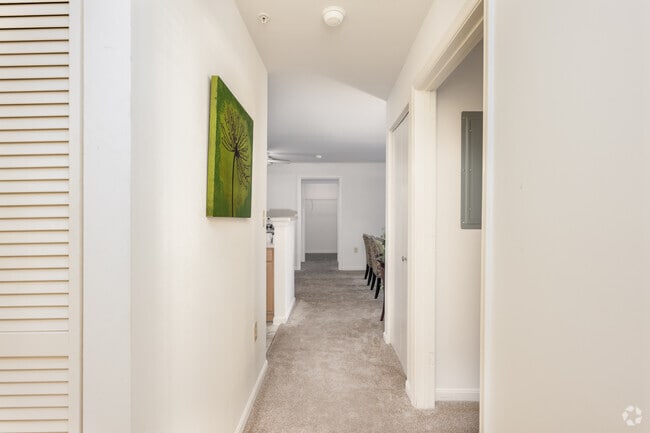 2BR, 2BA - 984SF
