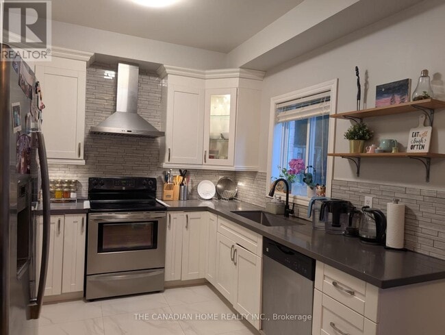 Photo - 2270 Britannia Rd W