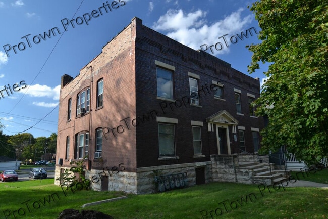 Building Photo - 213 N Hickory St Unit 2N