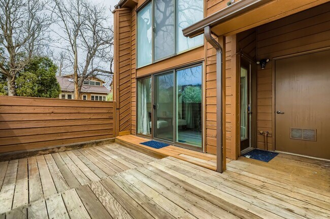 Photo - Updated 3 BDR Townhome in King's Ridge