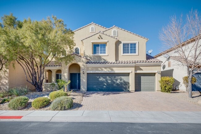 Building Photo - Gated single family home with 4 bed 3 bath...
