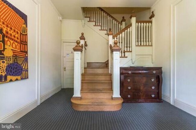 Photo - 720 Gladstone Ave Unit #2