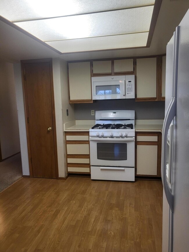 Photo - 831 Country Club Dr SE Unidad 2F