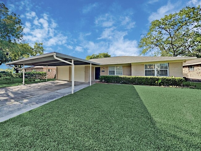 Building Photo - 2705 Coy Dr