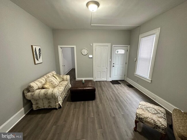 Photo - 242 Grant St