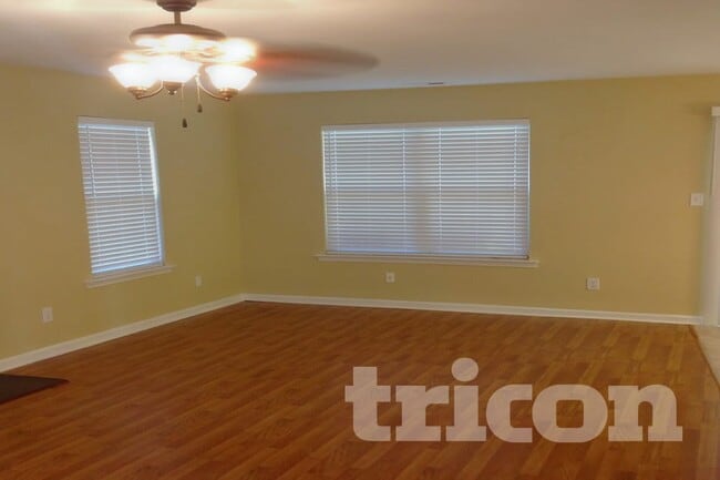 Photo - 6541 Nevin Rd