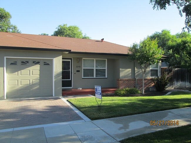 Lovely and Cozy 1 Bedroom Unit with a Garage! - Lovely and Cozy 1 Bedroom Unit with a Garage! Casa