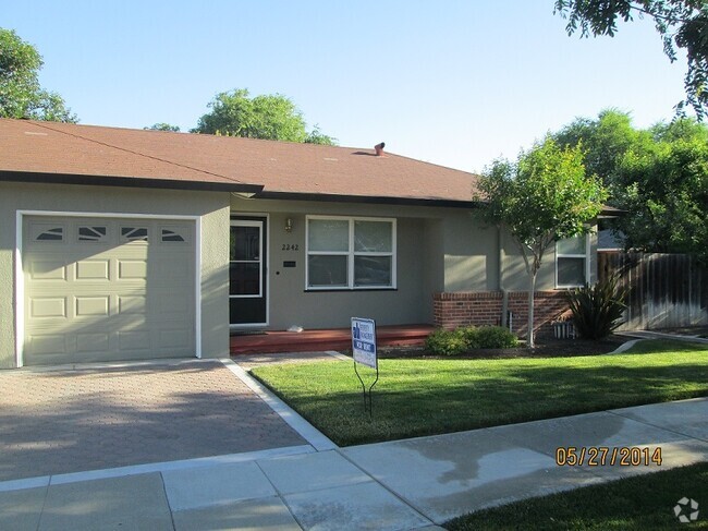 Building Photo - Lovely and Cozy 1 Bedroom Unit with a Garage! Rental