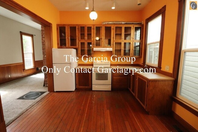 Photo - 3325 S Kelly Ave