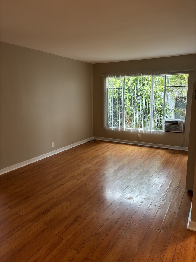 1x1 - Living Area