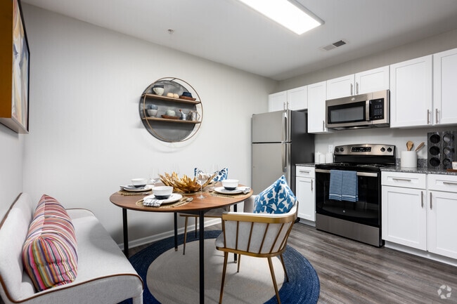 2BR, 2BA - 1,035SF - Kitchen