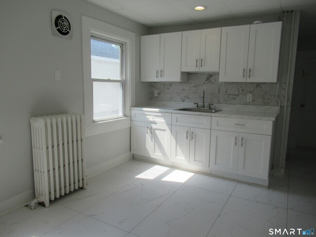 Building Photo - 81 Jetland St Unit 2