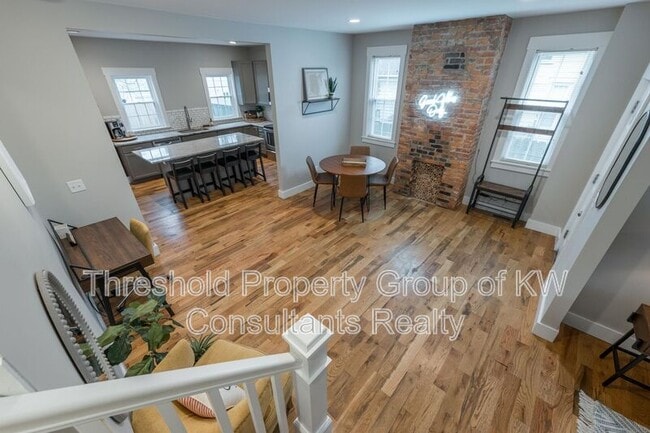 Photo - 65 E 7th Ave