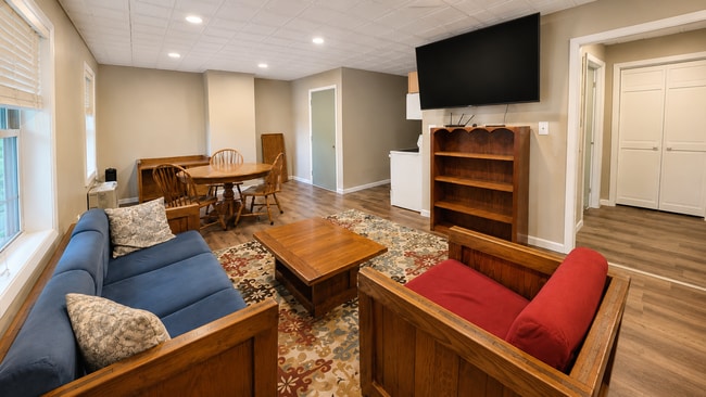 Building Photo - 390 Eastview Dr Unit Boone Vista Bungalow