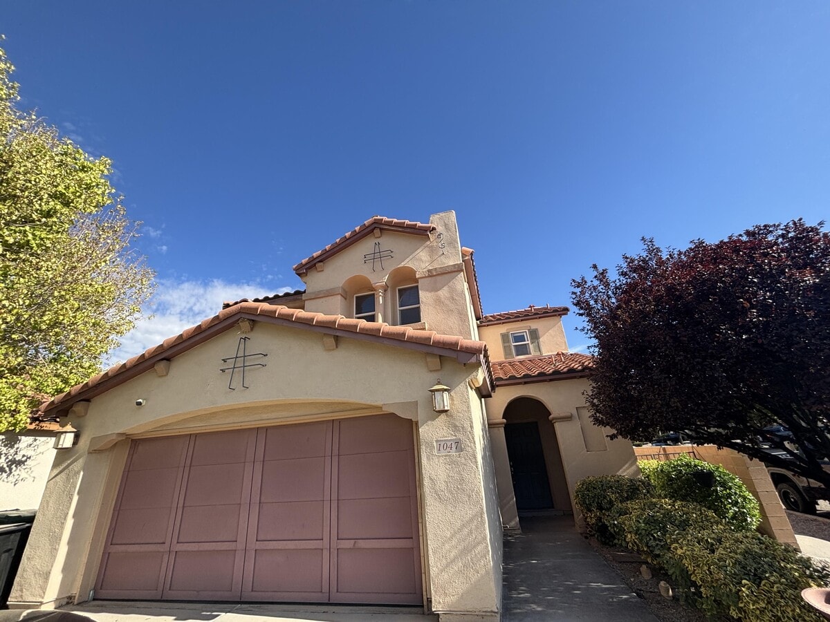 Photo - 1047 Waterfall Dr