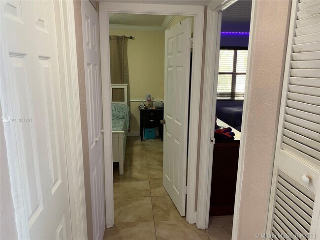 Interior Hallway - 8009 W 6th Ave Unidad L