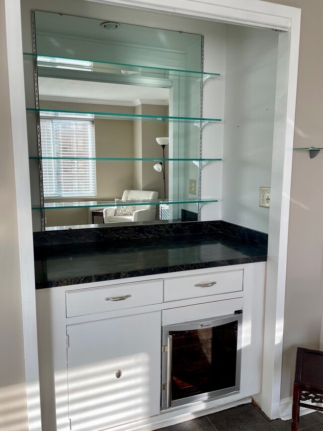 Building Photo - 900 S Hanley Rd Unit 5C