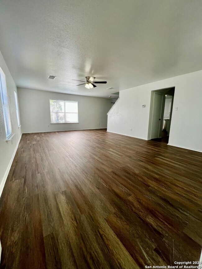 2411 Laden Meadows
