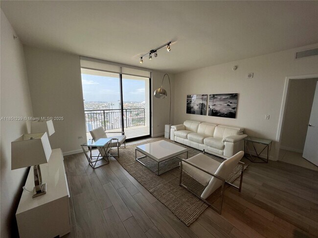 Building Photo - 999 SW 1st Ave Unit 2905 Rental
