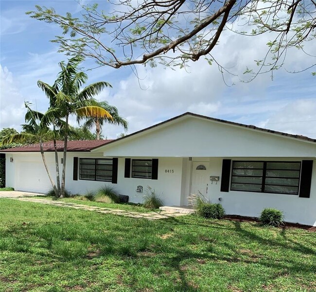 Building Photo - 8415 SW 144th St Rental