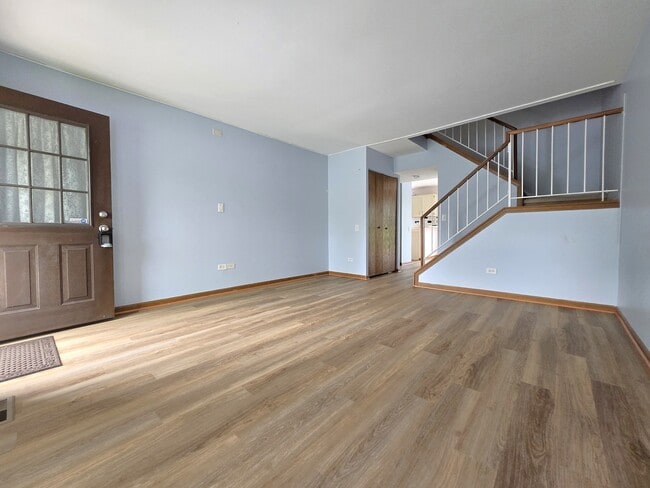 Photo - 8 E Shag Bark Ln