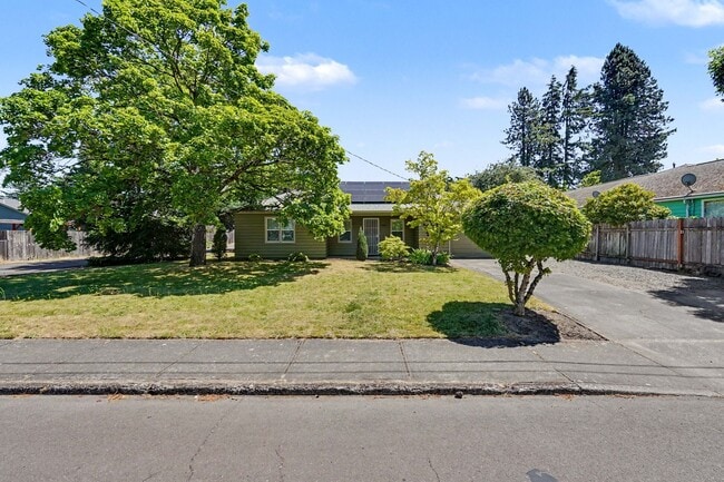 Building Photo - 2 bed, 1 bath ( with bonus room!) single level home near fairgrounds