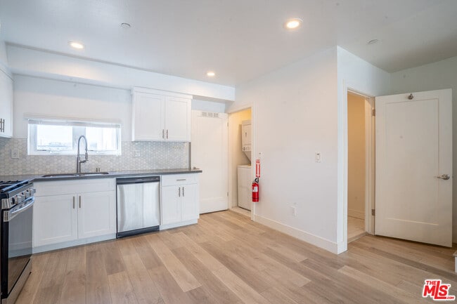 Photo - 608 N Gramercy Pl