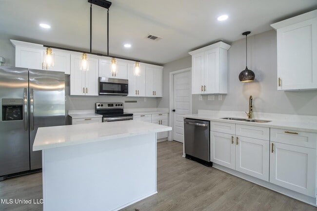 Photo - 282 McCool St