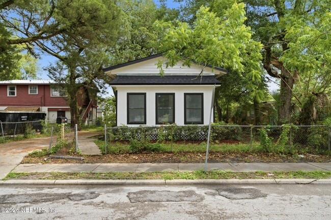 Photo - 2344 W 18th St