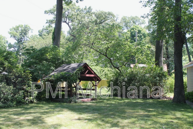 Photo - 52554 Kenilworth Rd