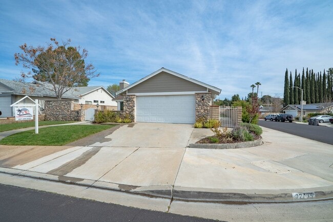 Building Photo - Charming Single-Story 2-Bedroom Home in Saugus!