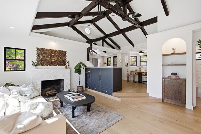 8555 Walnut Dr