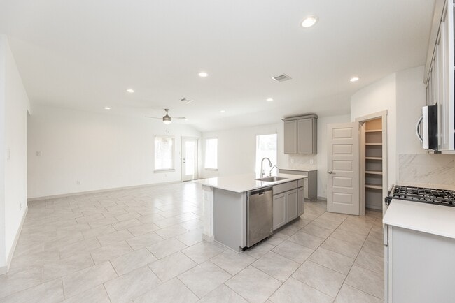 Photo - 28902 Yukon River Ct